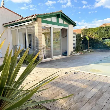 Au Bord De La Piscine Pres De La * La Bree-les-Bains