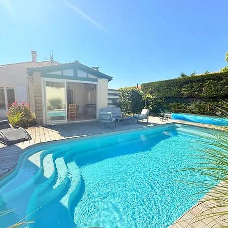 Dom wakacyjny Au Bord De La Piscine Pres De La La Brée-les-Bains