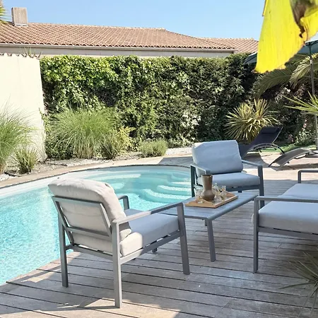 Dom wakacyjny Au Bord De La Piscine Pres De La La Brée-les-Bains
