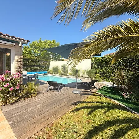 Au Bord De La Piscine Pres De La * La Brée-les-Bains